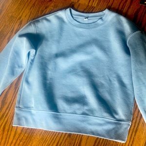 Uniqulo sweatshirt